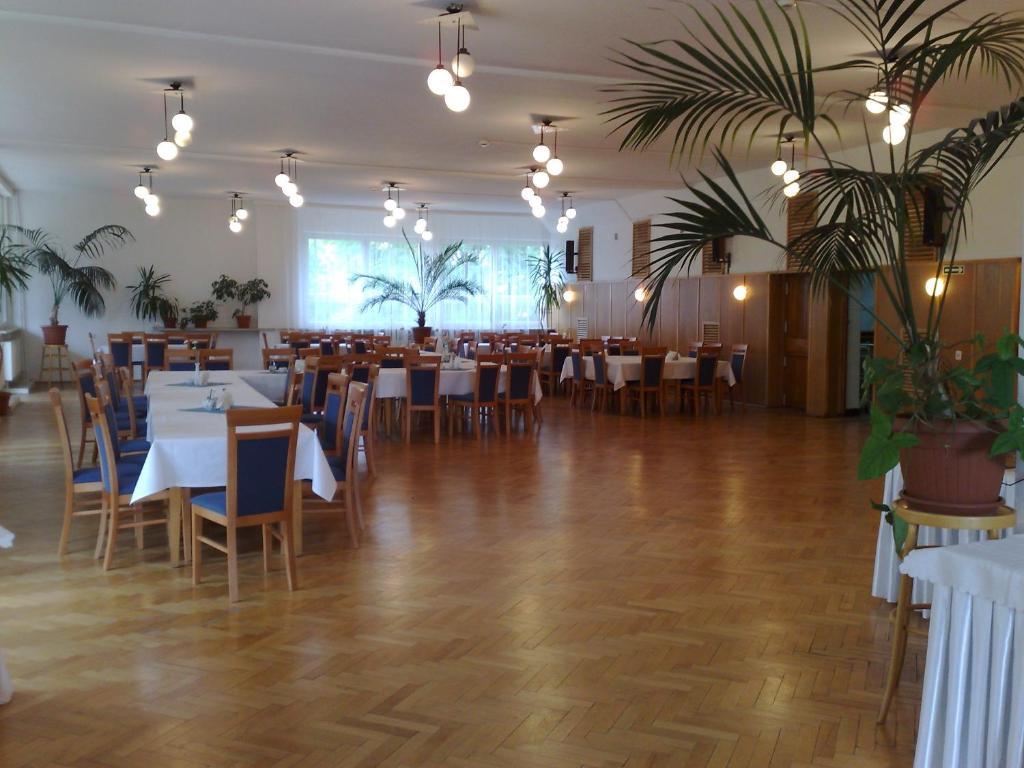 Hôtel Irss Osrodek Szkoleniowy à Białobrzegi Extérieur photo